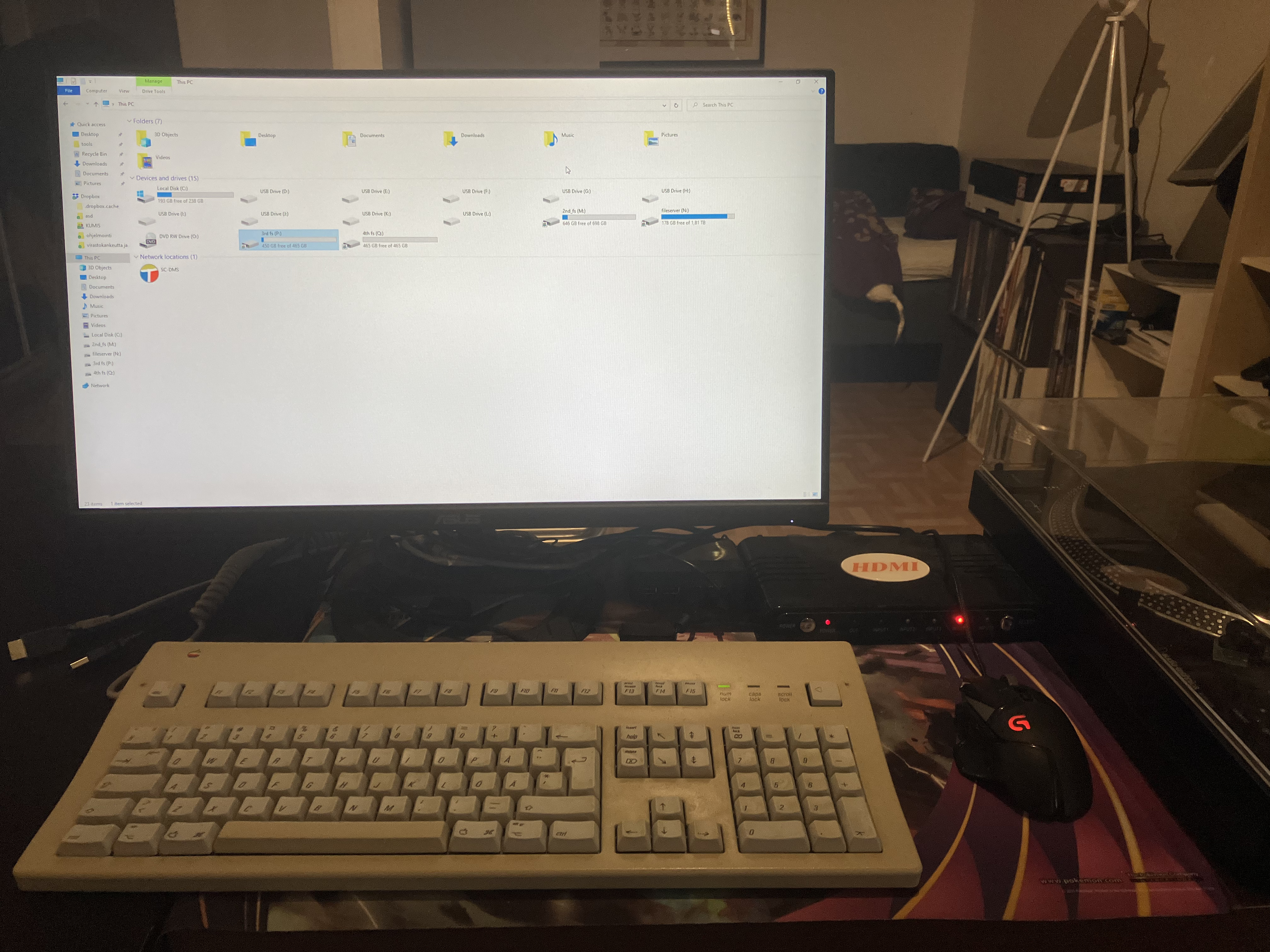 side desk setup