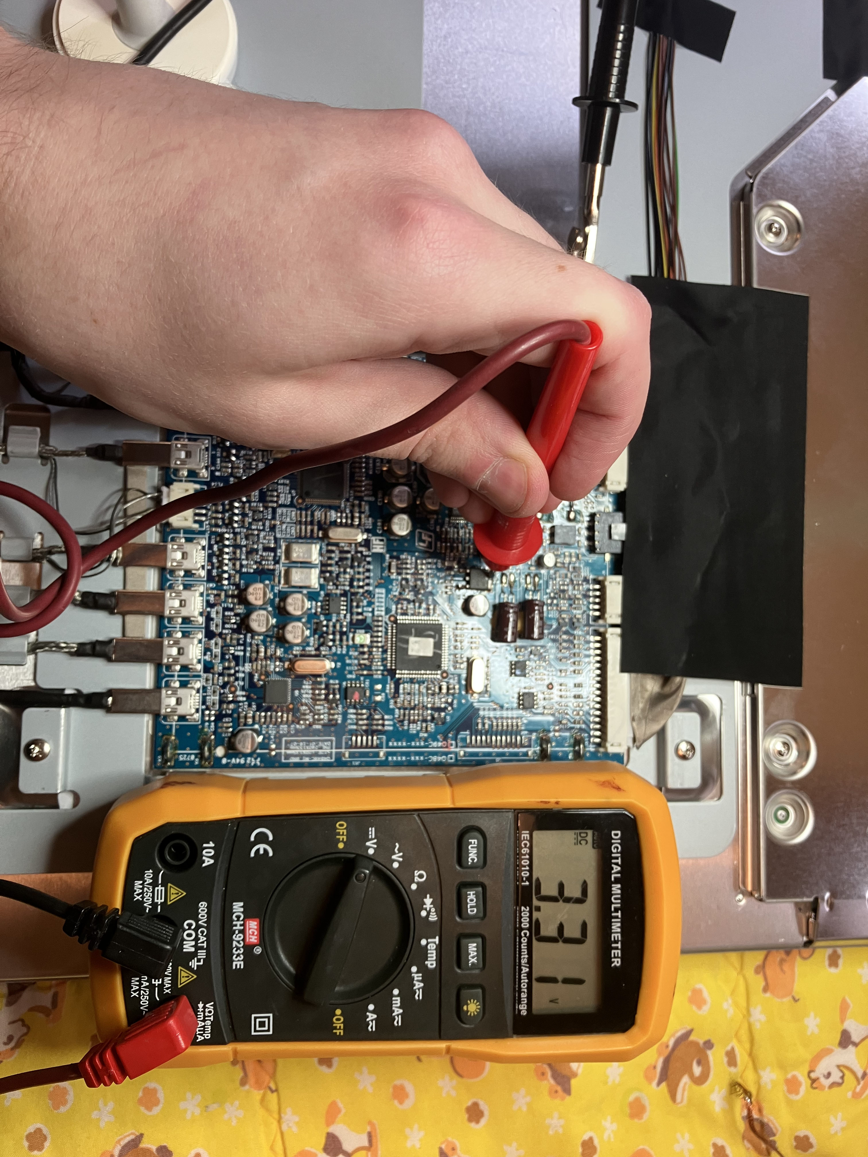 voltage measurement showing 3.31 V