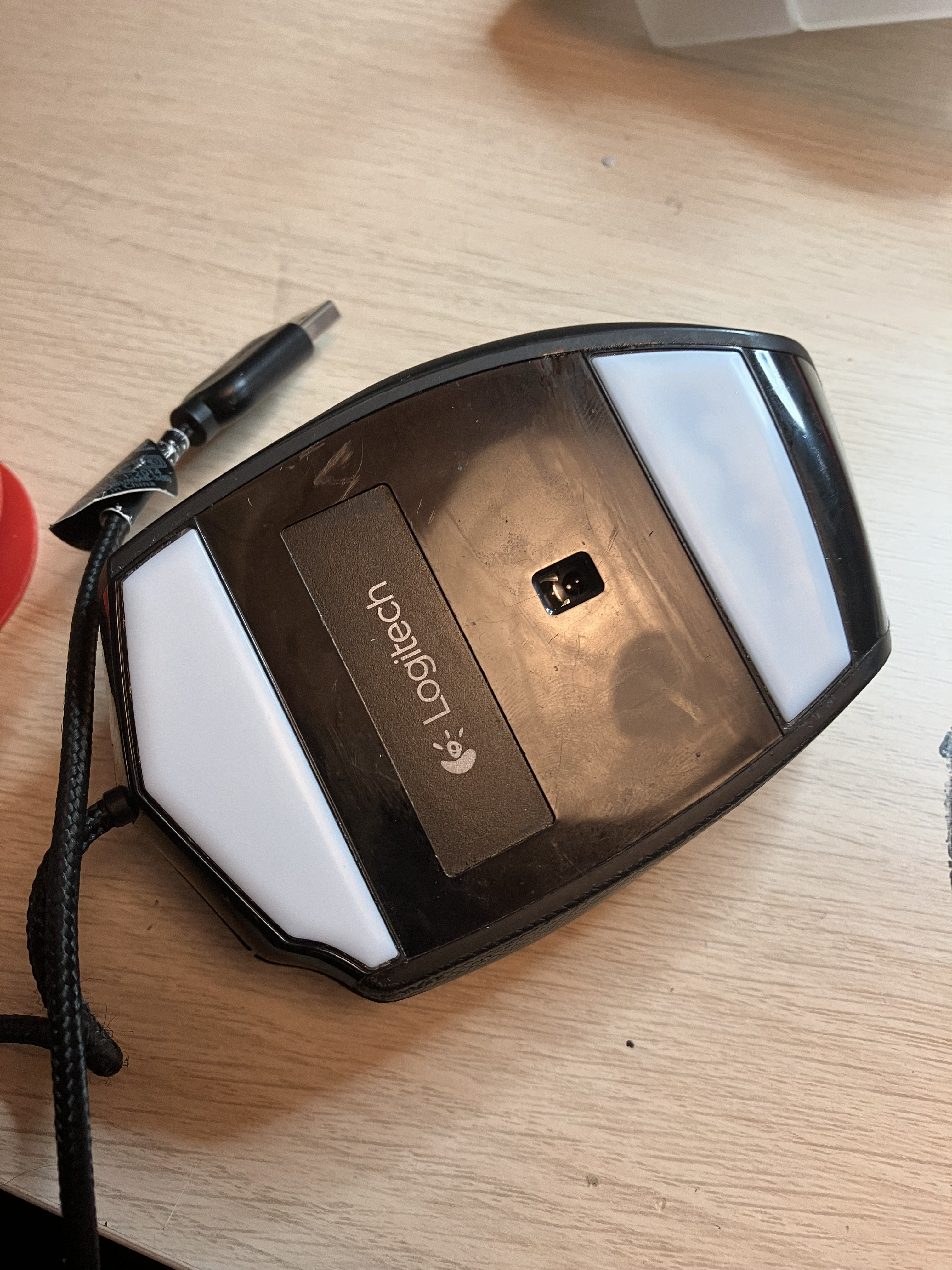 the reassembled mouse with the Corepad skates